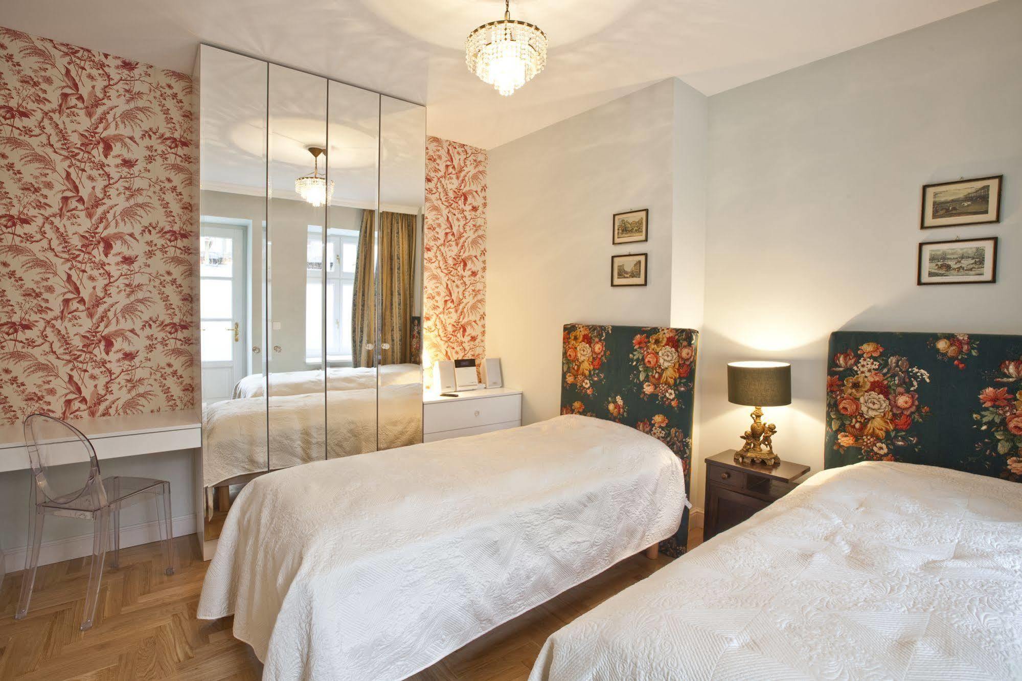 Crystal Suites Chez Helena Kraków Exteriör bild